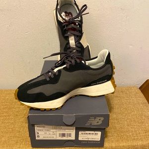 Barley worn New balance 327 extremely comfortable